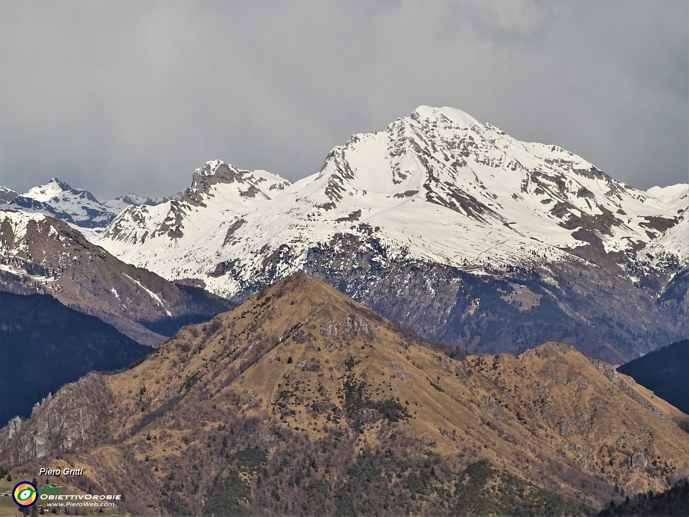 67 Zoom sul Pizzo Arera (2512 m).JPG